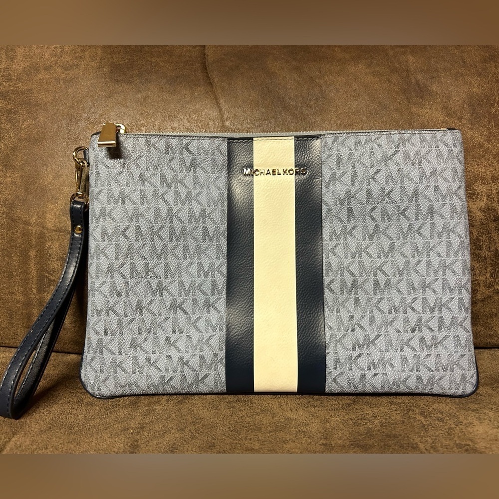 Michael Kors XL Jet Set Travel Logo Stripe Wristlet Clutch Vanilla Navy Gold EUC